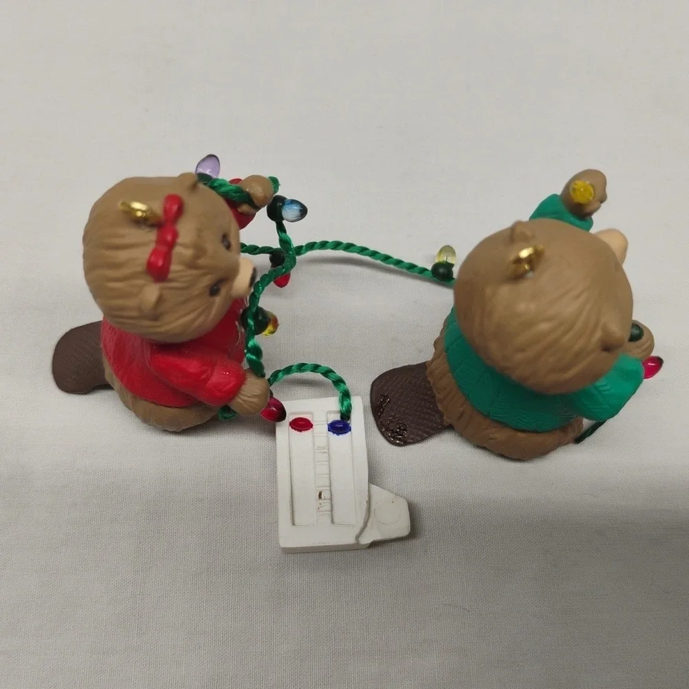 Hallmark Keepsake 1992 Mom‎ & Dad Beaver Hanging Lights Christmas Ornament